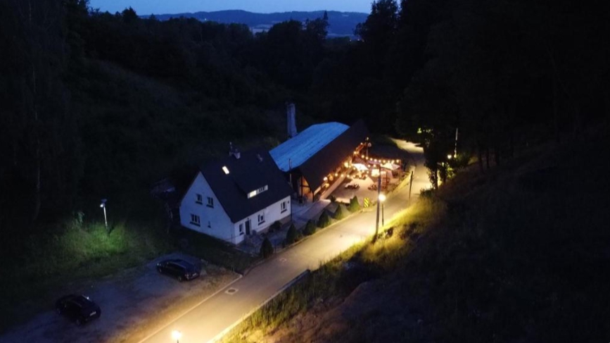 Obiekt nocą z lotu ptaka